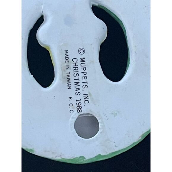 Vintage Sesame Street Bert Wreath Christmas Ornament Muppets 1988 - Picture 2 of 3